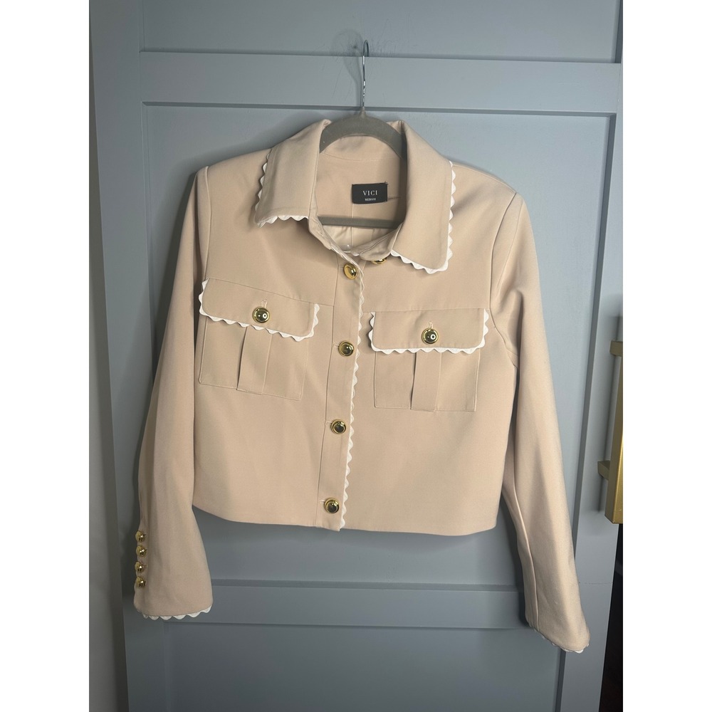 VICI Beige Women's Scalloped Trim Cropped Blazer‎ Jacket Gold Buttons Medium